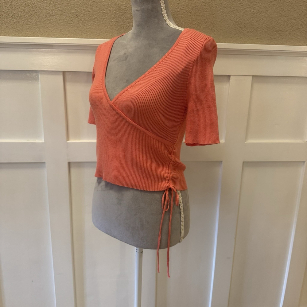 NWT Forever 21 Women's Sweater Wrap Top Size:L Coral Peachy V Neck - Picture 2 of 8